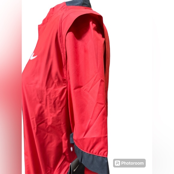 Nike Women’s Short Sleeve Softball WindShirt Scarlett Red - Picture 5 of 7